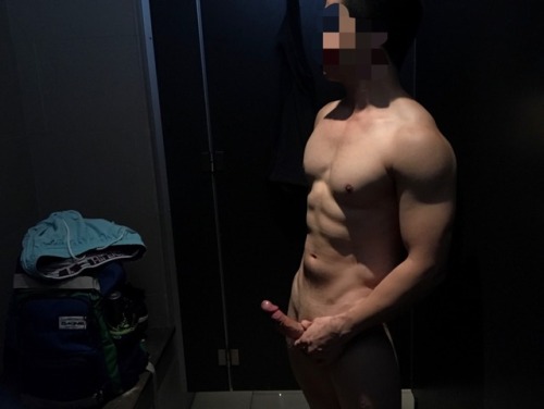 fuckyeahsgbois: somewhereintimesg: Selfie after workouts. Feel horny while showering Must RE Loh