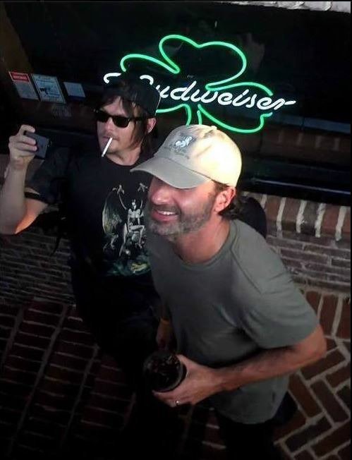 reedus-place:  Date nighthttps://twitter.com/herberttiina/status/701072838699130884