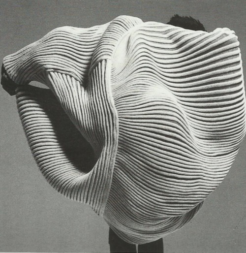 vogueltalia:  Issey Miyake, s/s 1985