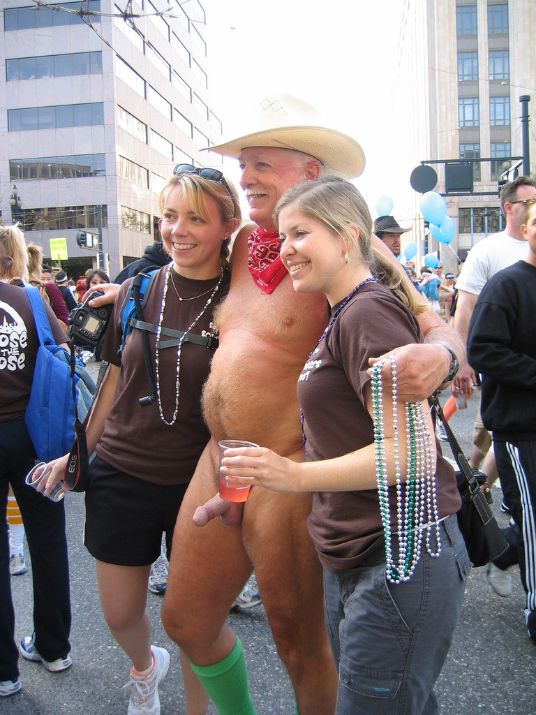 planetofcfnm:  Street CFNM champion Mr Smiles from Folsom Street Fair and Bare to