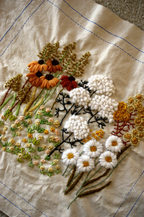 mildredmildred: crewel embroidery pillow (by mellow_stuff)