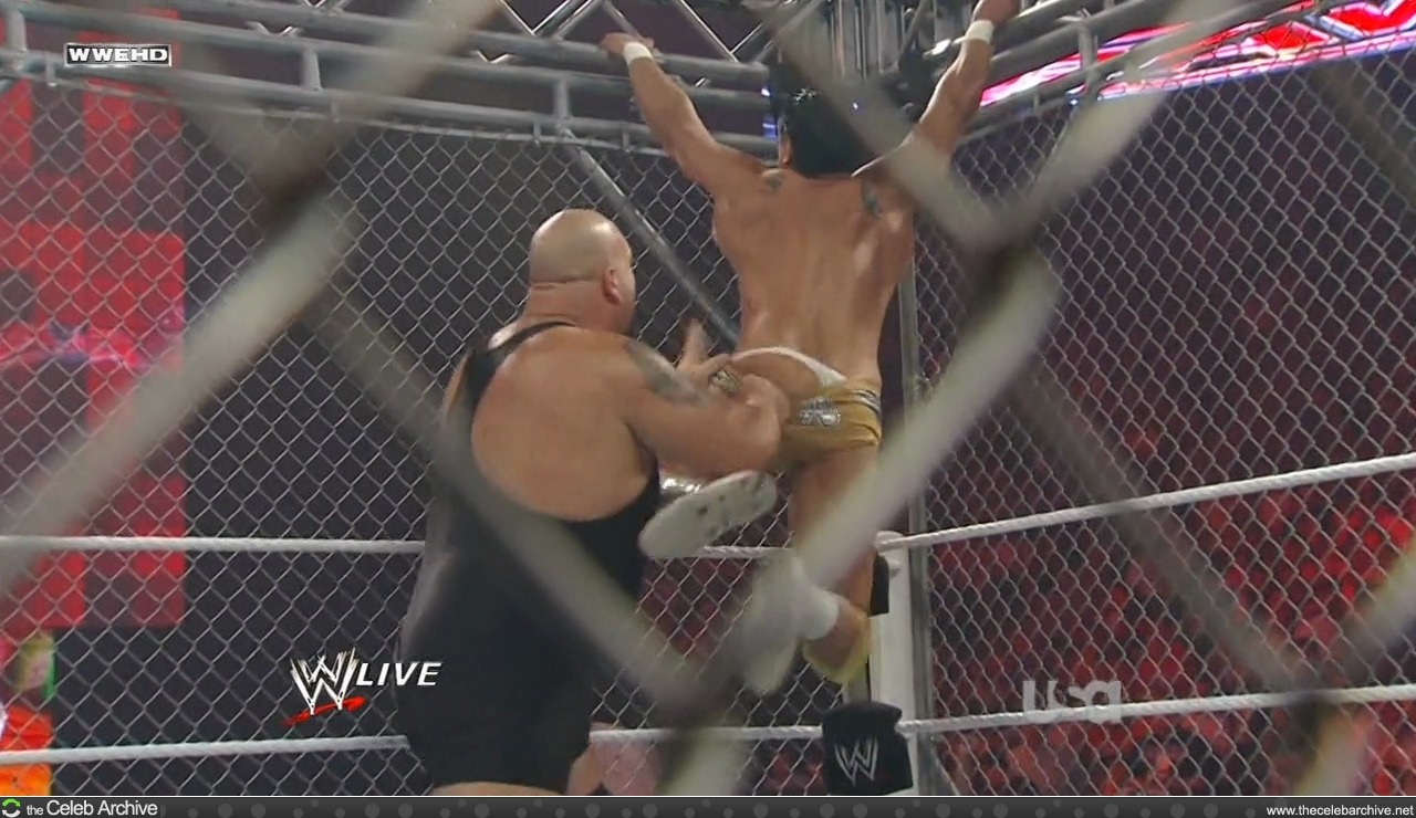 sexywrestlersspot:  Del Rio gets pantsed by Big Show. Is that a thong he’s wearing? 