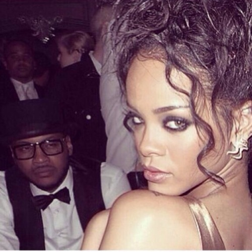 odd-living:  urbansmores:  Melo looks like he’s about to risk it all  odd-living. 