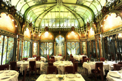 walzerjahrhundert:  Art Nouveau restaurant in Paris, France: “La Fermette Marbeuf”, originally created around 1898-1900 as the dining room of Hôtel Langham, then covered up when the style had become unfashionable. It was rediscovered by accident