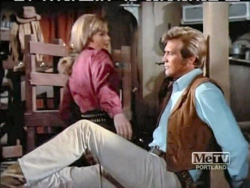 ropermike:Lee Majors in The Big Valley - “Hell Hath No Fury”. More pics here.Heath is taken hostage 