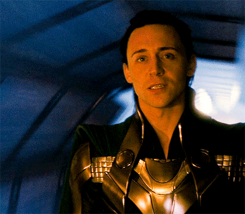miskiett: lelliefant:  delyth88: That first one - how he goes from a look of disdain to ‘we bo