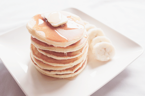 chickabiddy:  香蕉鬆餅 Fluffy Banana Pancakes (by Decill) 