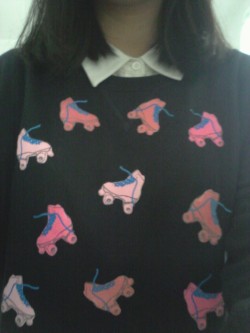 look @ this cute sweater i got *.*
