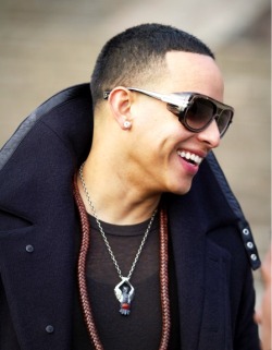 flirtingwithextremes:  coqueto69:  Daddy Yankee  So cute! 