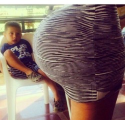 babygotaphatass:  U don’t have to be grown to recognize a phat when u see it!!