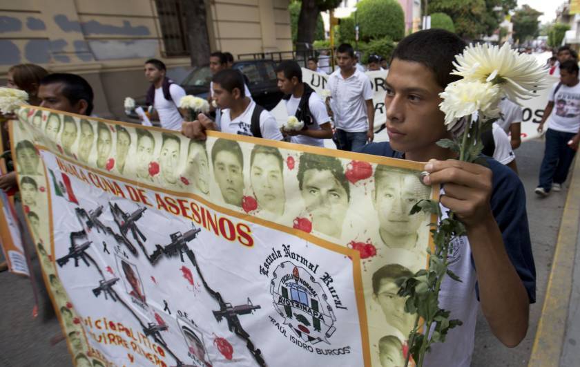 extrar:  micdotcom:  Powerful photos capture the student protests in Mexico barely