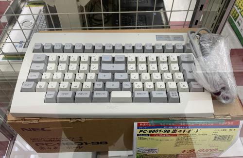 yournewkeyboard:“Found a NEC PC-9801-98 selling nearby where I live. Haven’t seen this layout in yea