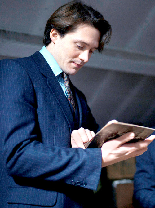 stardust-pond:David Oakes | Sins of a Father