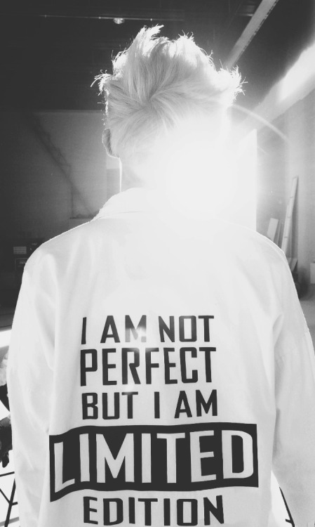 fuckyeahblackandwhitepictures:  submitted by http://seokjining.tumblr.com