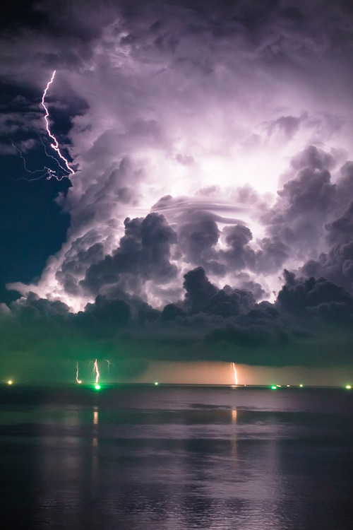 atraversso:  Thunderstorm  by Vvitokfly 