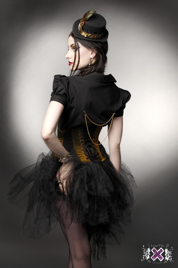 steampunk-girl:  Steampunk GirlSteampunk Girl Twitter