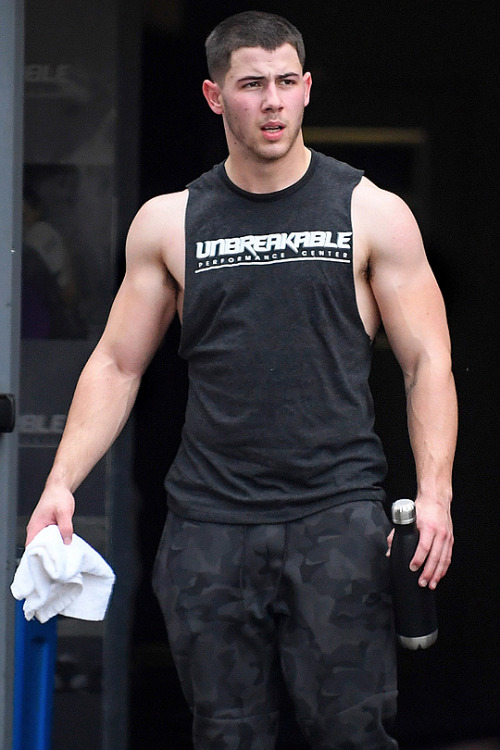 maleyoutuberlovers:  gay-bieber:  zacefronsbf:  Nick Jonas in West Hollywood, California   LOOK AT HIS PITS.  BB