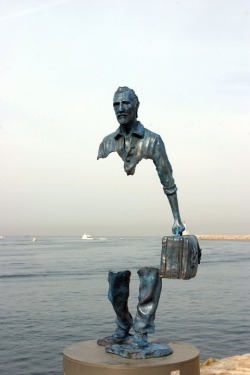psychotic-art:  &ldquo;Le Grand Van Gogh&rdquo; by French sculptor Bruno Catalano at the waterfront in Marseille, France. 