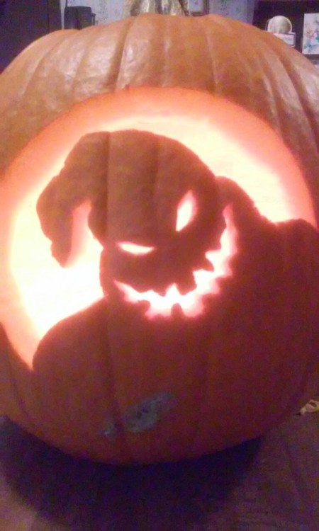 sixpenceee:  a-repo-mans-daughter:  For @sixpenceee Halloween art contest  My Oogie Boogie pumpkin I carved!   YES!Information about Halloween art contest  @chlorogirl I know you’ll enjoy this