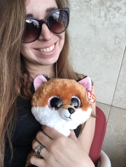 missmandimichelle:  badlilblubunny:  Made a new friend in Orlando. This is why layovers are bad.. I end up shopping and acquiring even more special friends. 😂  Cocaine fox! 😂😂  I hope Star Fox the Cocaine Fox is taking care of you, Badriana!