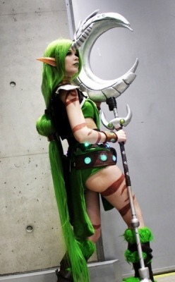 cosplayiscool:  For more Hot Super Hero ladies check out http://cosplayiscool.tumblr.com 