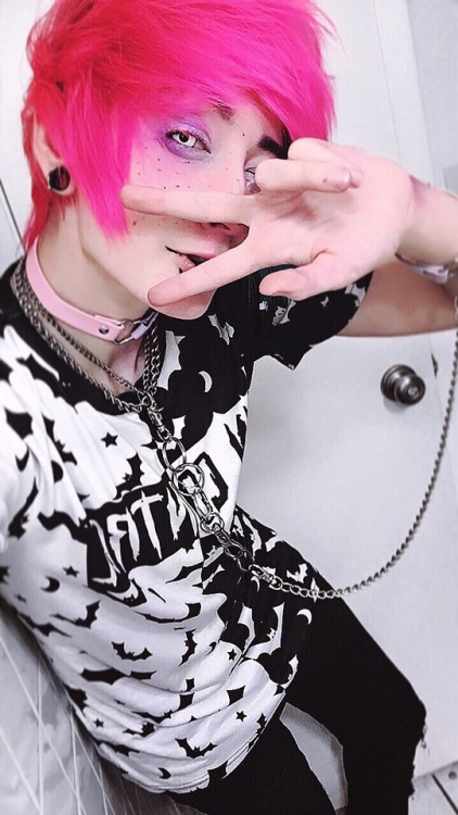 cazionfhey: Spoopi Boy cotton candy pastel goth boy aesthetic, ayyy