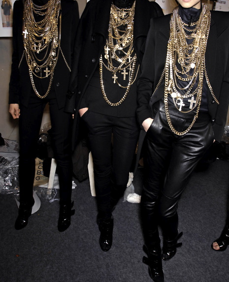 overdeauxis:  blvckpvssy:  vollk:  givenchy style  For fashion follow Blvckpvssy.