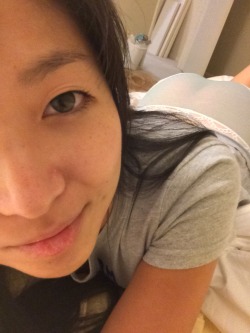 sekushipaichi:  Tired after an exhausting day off of doing nothing.. nothing but sitting on my lazy, gorgeous butt ♡