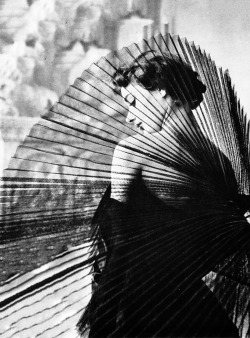 rareaudreyhepburn:  Audrey Hepburn photographed by Horst P Horst in 1949. 