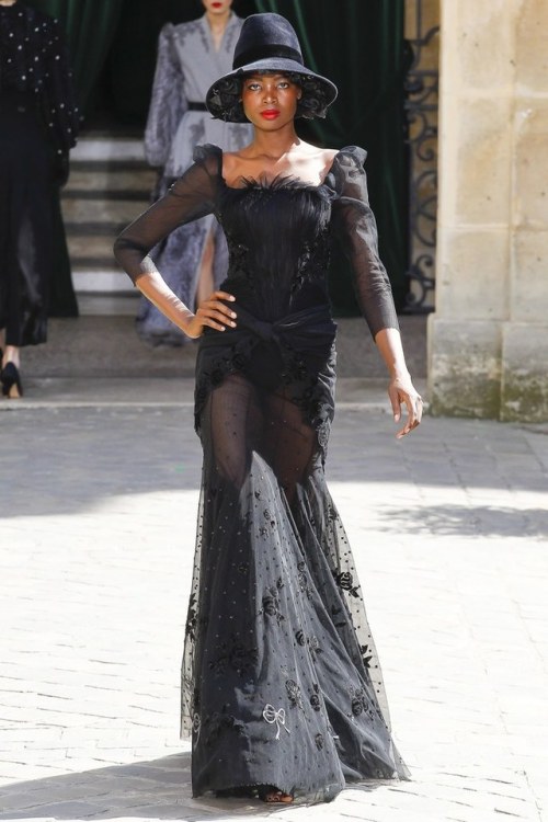 lotrfashion: Dress for Beruthiel - Ulyana Sergeenko