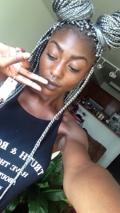 ja-ll:  beautyisopinion:  Black women be like I’m 105 😂😂😂  LOOK AT U HOLY MOLY 