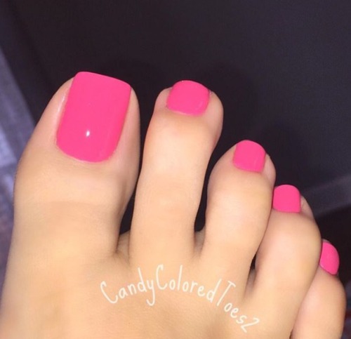 lovestoesandsoles: This color makes me thirsty.  #candycoloredtoes2 So perfect.