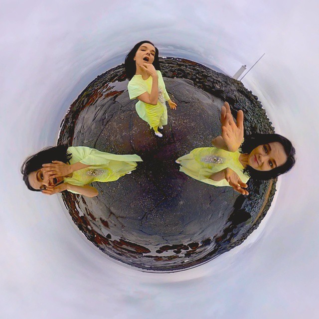 skelleteen:  Still not over #STONEMILKER  #BJORK #360 #VR #virtualreality #vulnicura