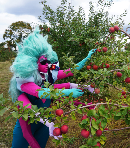 Porn Pics cosmonautcosplay:  A giant woman! Alexandrite