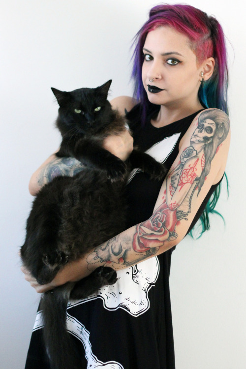 nwalmn: Pic from some months ago for a mini shoot to Freak Models Agency.Yes, thats my cat.Pic by Pa