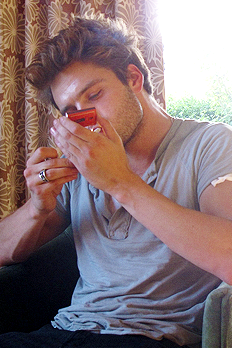 wintersoldierofmyheart:  Sebastian Stan + smoking  Bonus: