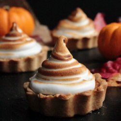 dessertgallery:  Pumpkin Pies-Get your hourly source of sweet inspirations! || Follow us on FB too!  Oooh