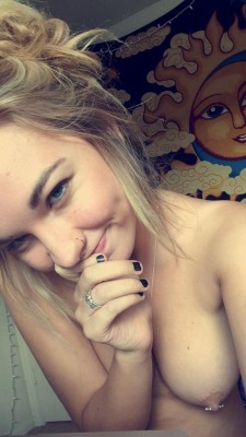 puffy-and-uneven-breasts:  lovetopleaseyouladies:  onlyamateurgfs:  Adorable 😍  I fricken love you  You’re very yummy