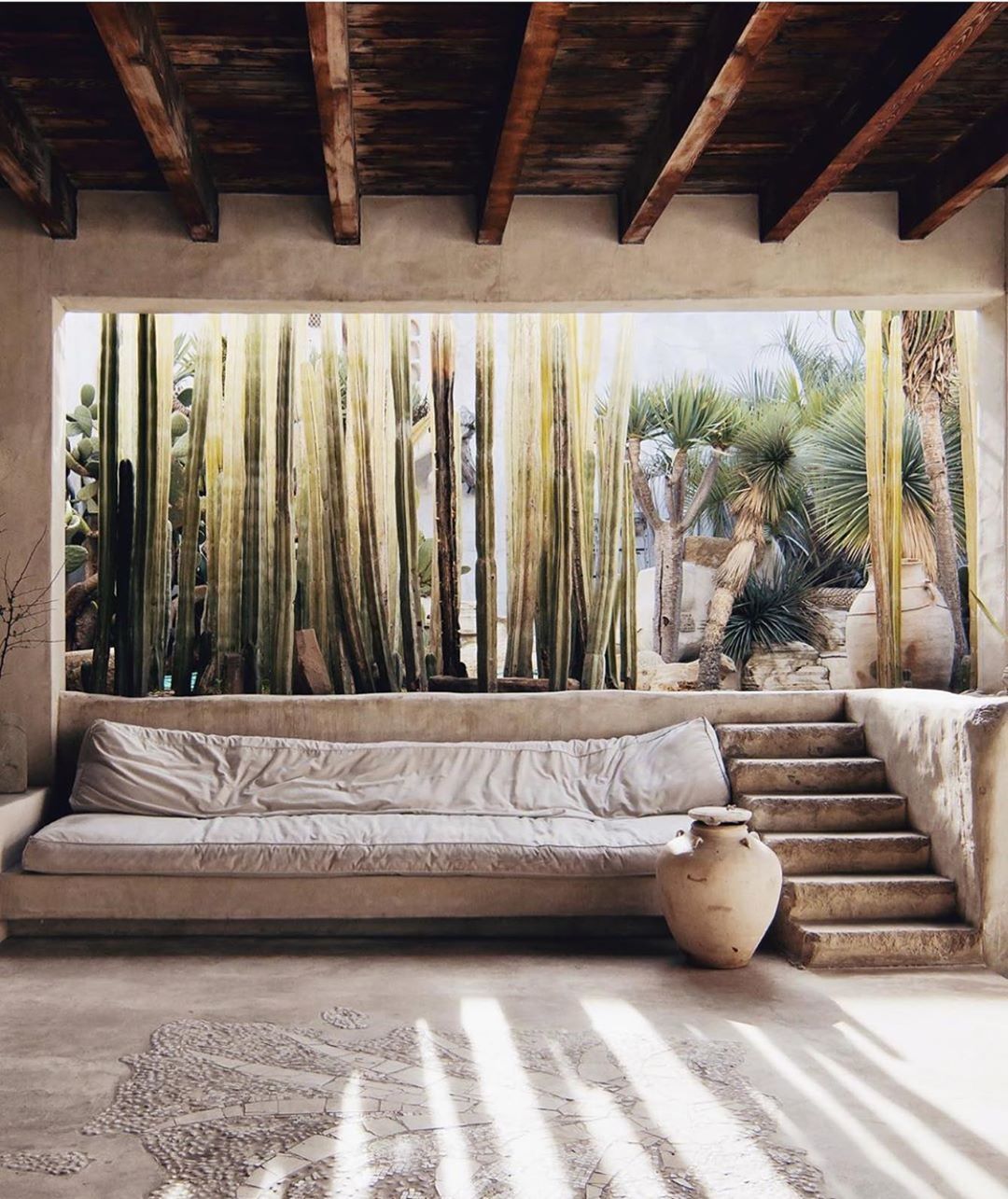 thedesignwalker:Venice Beach Villa #livingroom #sofa
