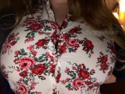 christyleisure:  button ups &amp; boobs don’t mix