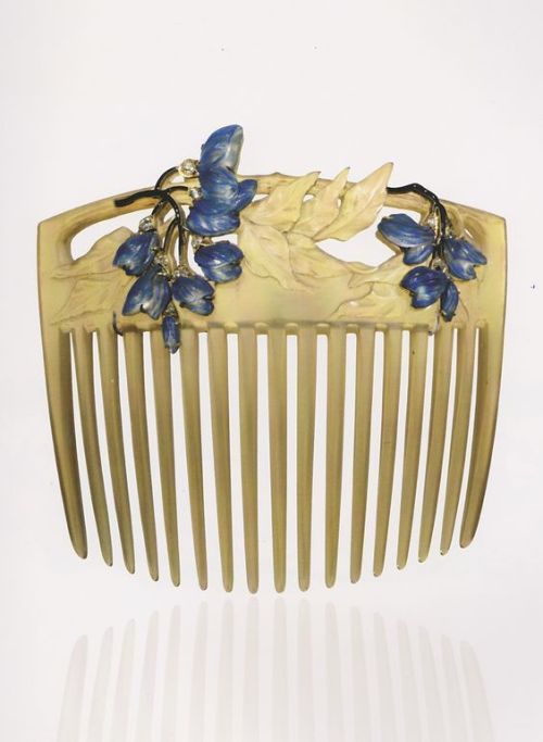  “Art Nouveau hair comb design”  René Jules Lalique (6 April 1860 in Ay, Marne – 1 May 1945 in Paris