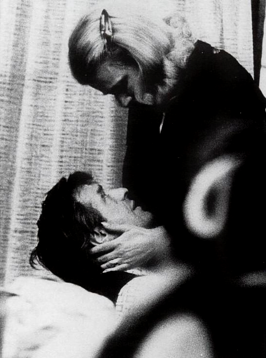  John Cassavetes and Gena Rowlands on the set of A Woman Under the Influence (1971)