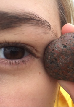 discard-and-discover:  inthegentlerain:  We went to the beach and tried to find rocks that looked like each others eyes  sorry but this is the purest date idea ever 