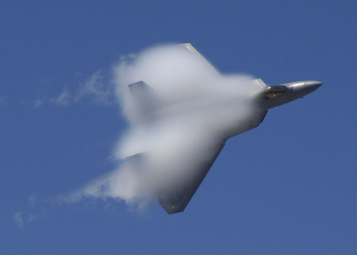 Avión de la fuerza aerea uruguaya……  vuelan sin usarlos de todas maneras