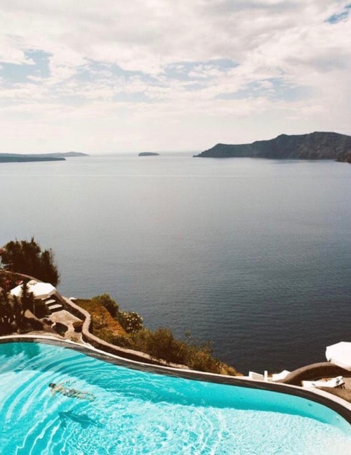 utwo:Luxury in harmony with nature. A place to recharge, dream & relax.Oia - Santorini, GREECE© 