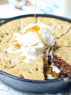 foodffs:  SNICKERS STUFFED DEEP DISH CHOCOLATE CHIP COOKIE Really nice recipes. Every hour. Show me what you cooked! 