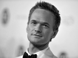 Maszületettmanus:  Neil Patrick Harris   (1973)Így Jártam Anyátokkal,  Holtodiglan, 