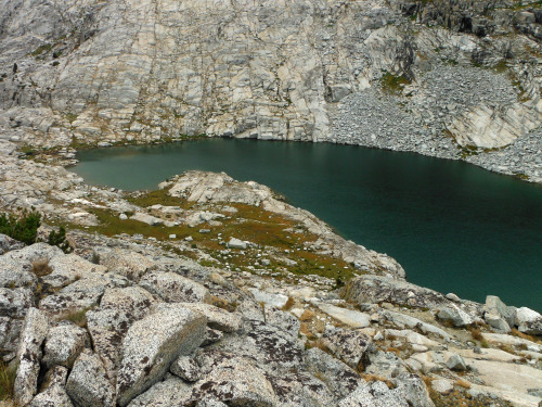 Old Squaw Lake geology. Western Pinnacles Lakes Basin, John Muir Wilderness, Sierra Nevada Mountains