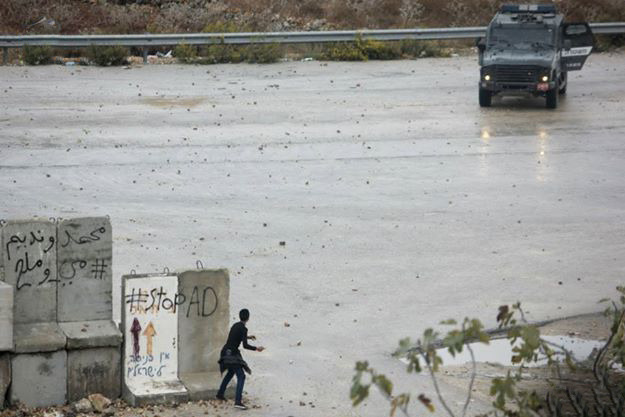 momo33me:  Confrontations in front of Ofer prison Today . 31 October 2014 