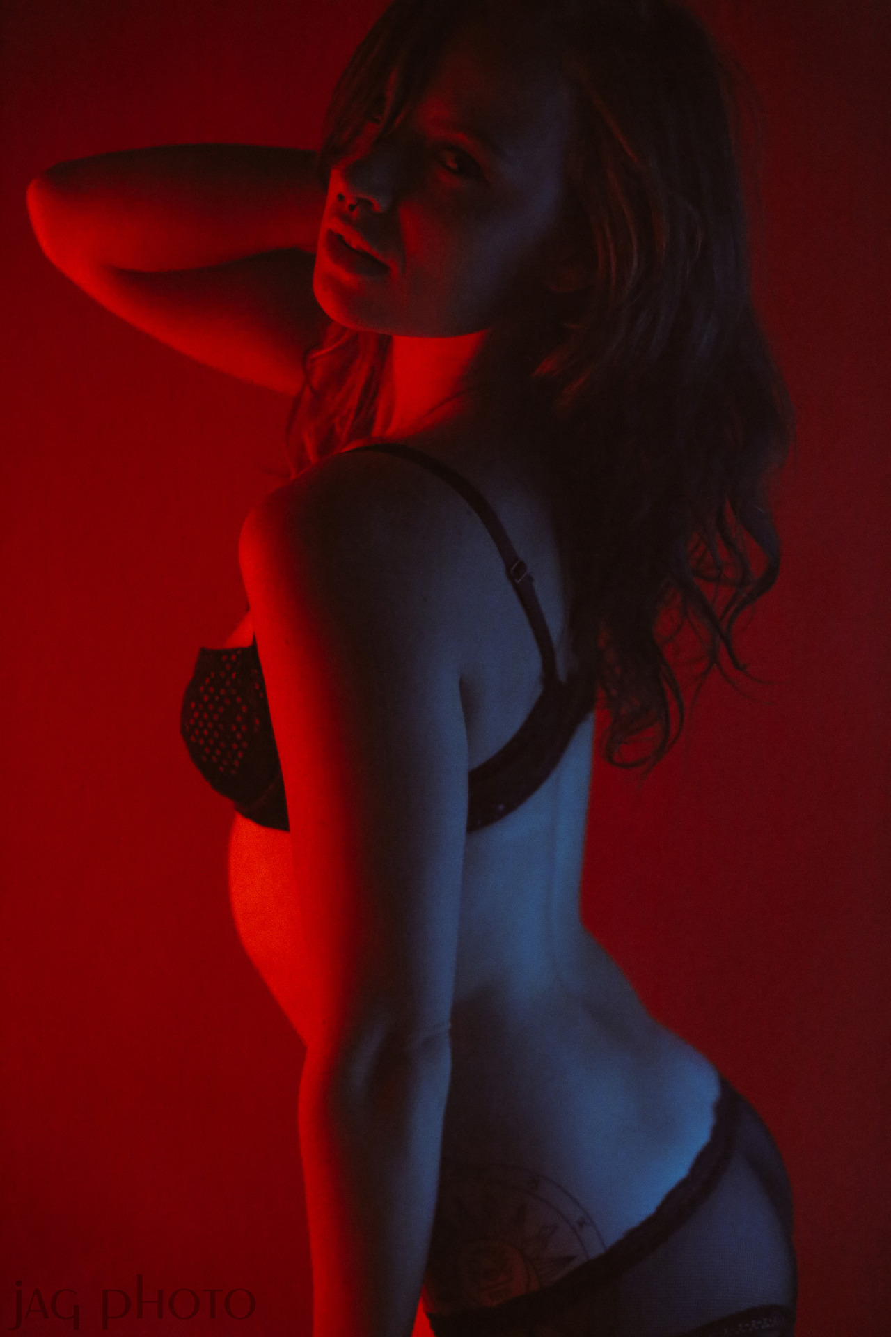 jag-photo:  annalee III // blue on red // jag photo 